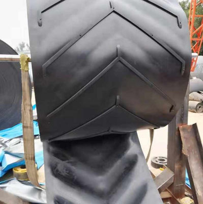 Anti-Slip Pattern Rubber Conveyor Belt with 5mm Herringbone Pattern  Inclined